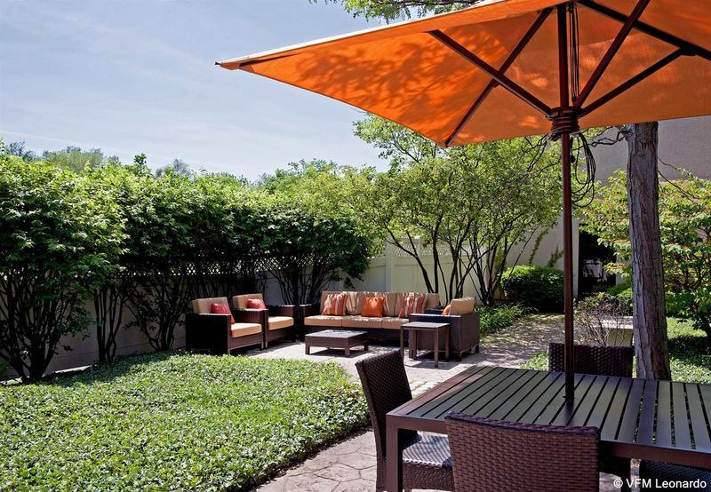 Courtyard Chicago Elmhurst/Oakbrook Area Екстер'єр фото
