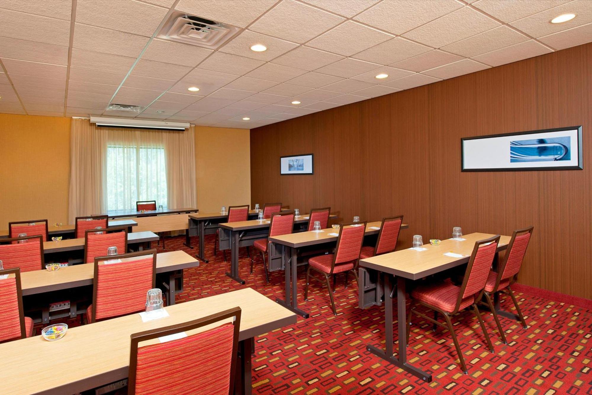 Courtyard Chicago Elmhurst/Oakbrook Area Екстер'єр фото