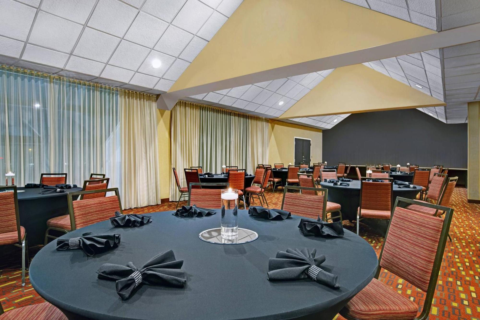 Courtyard Chicago Elmhurst/Oakbrook Area Екстер'єр фото