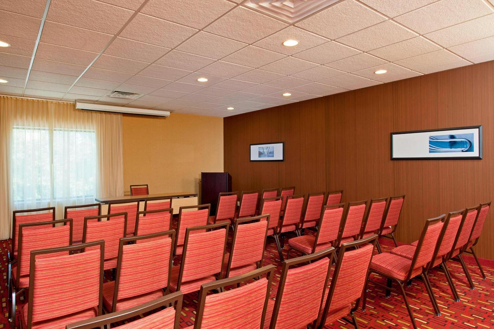 Courtyard Chicago Elmhurst/Oakbrook Area Екстер'єр фото