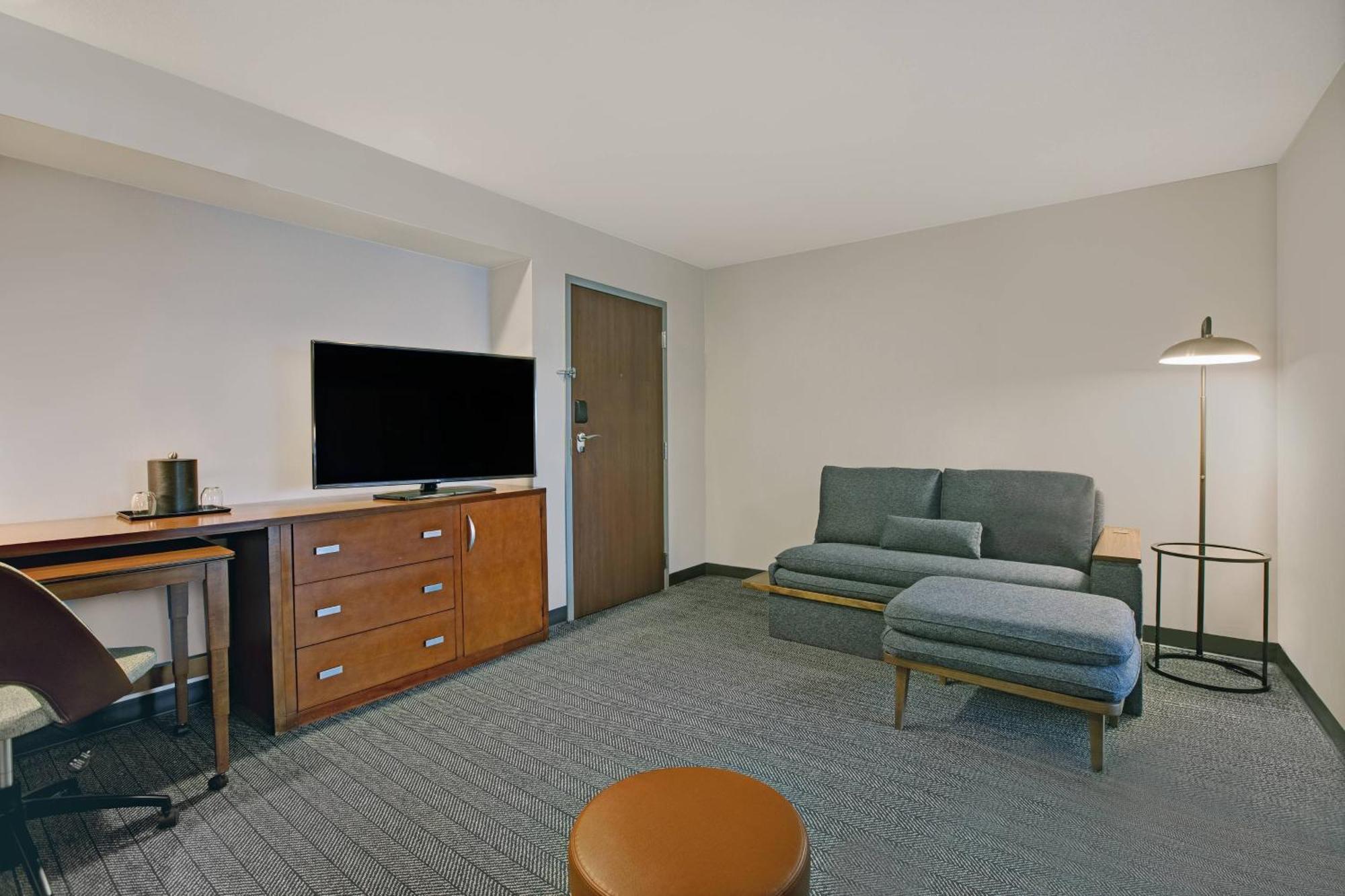 Courtyard Chicago Elmhurst/Oakbrook Area Екстер'єр фото