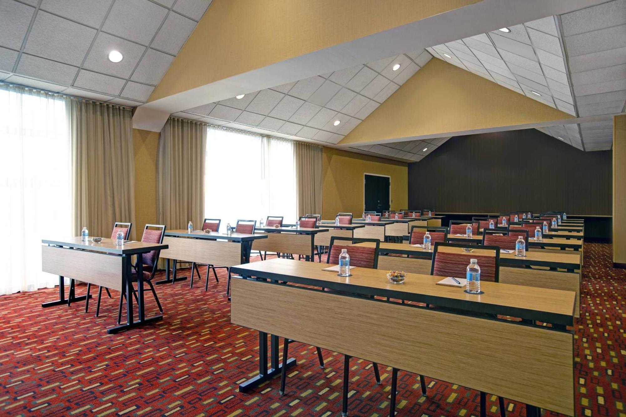 Courtyard Chicago Elmhurst/Oakbrook Area Екстер'єр фото